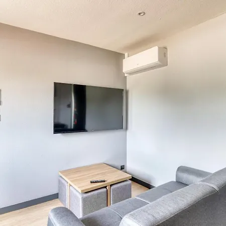 Apartman Des Postes 2 *