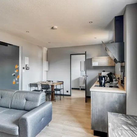 Apartman Des Postes 2 *